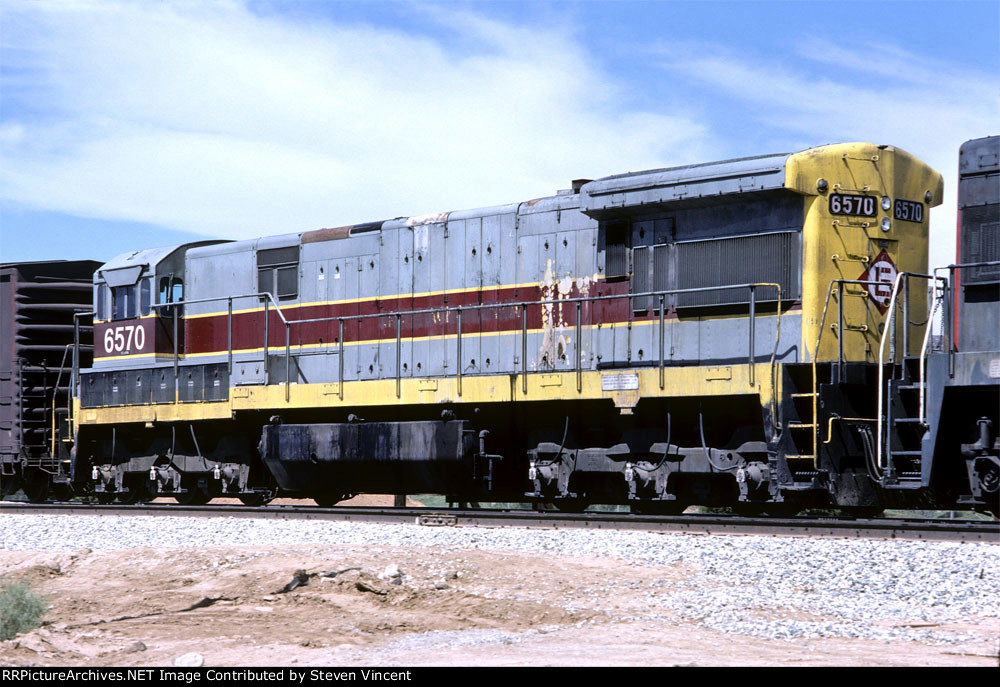 Conrail ex EL U33C #6570 eb on SP "Houston" train.